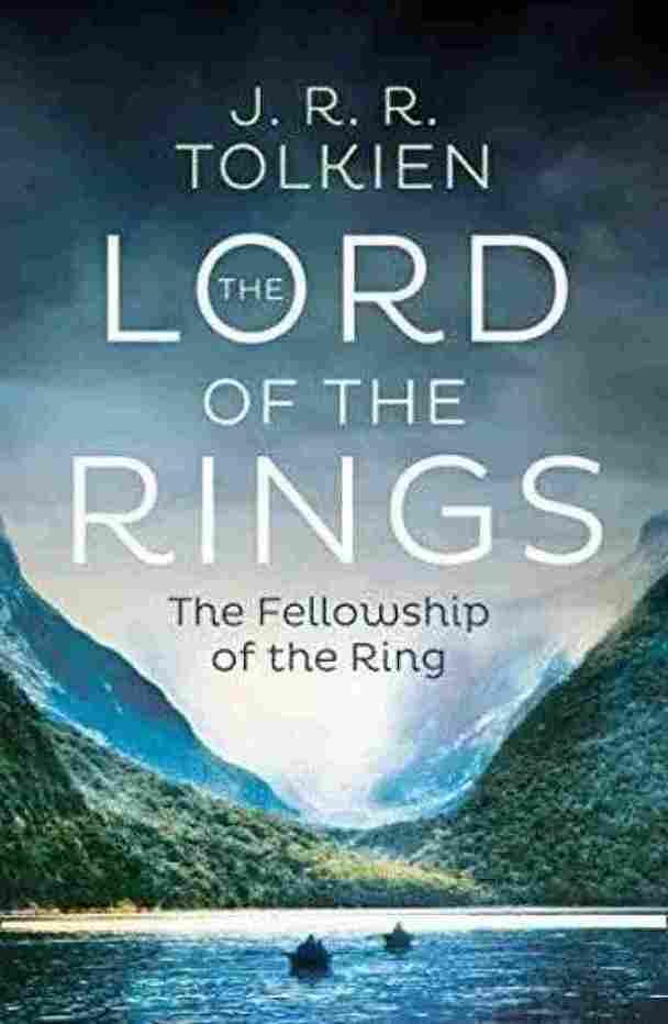 The Fellowship of the Ring (The Lord of the Rings, Book 1) (Paperback)- J. R. R. Tolkien